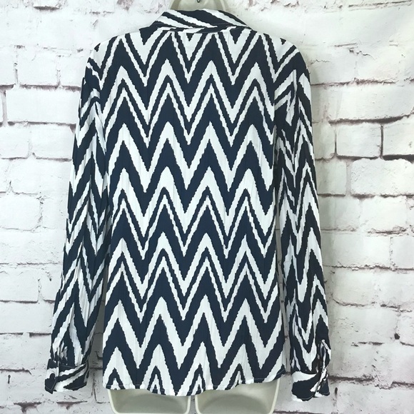 CHICO’S Navy & White Chevron crinkle coverup shirt Medium blouse Chico’s Size 1 - Picture 5 of 13